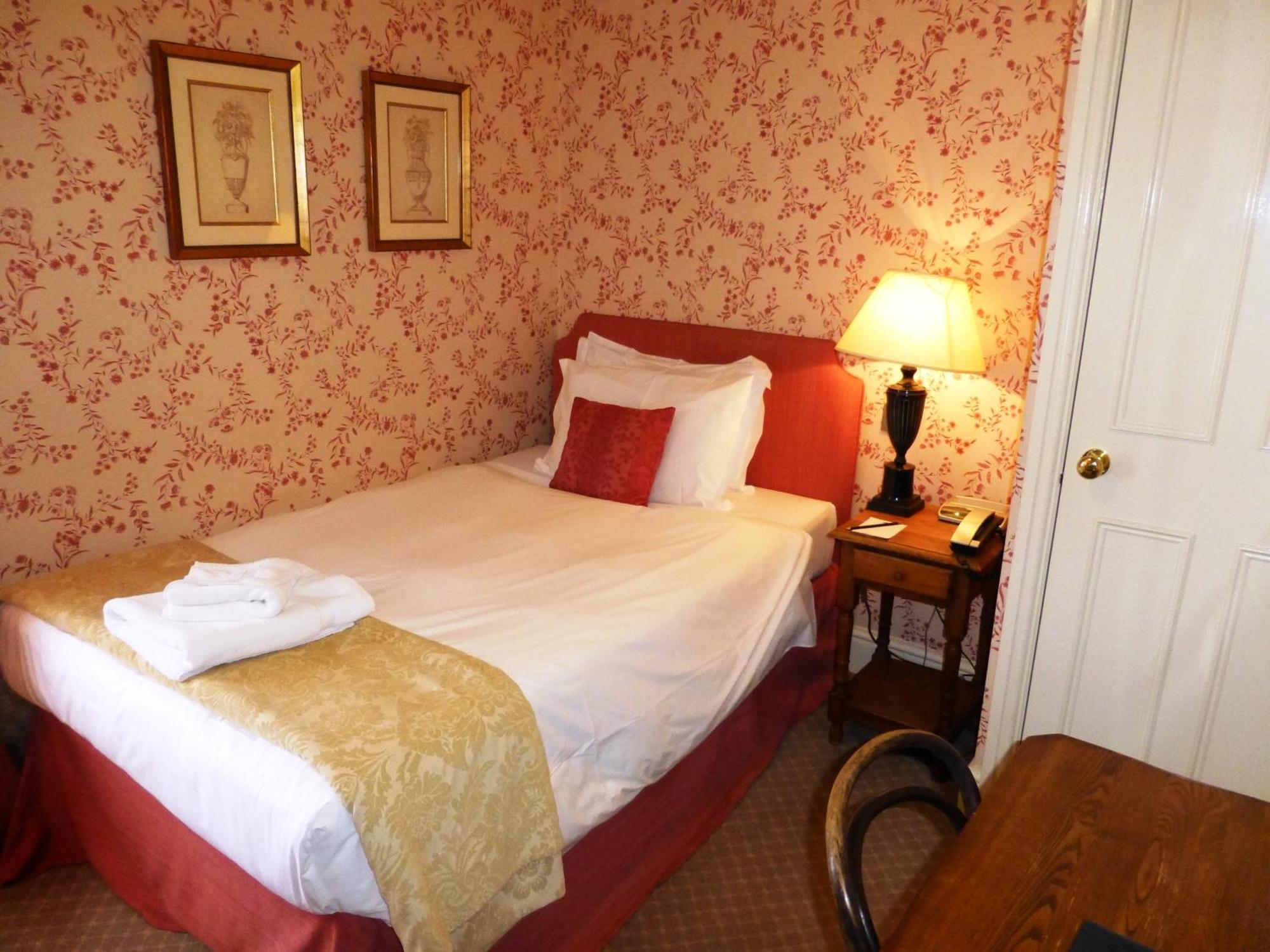 The Bear Hotel Дивайзис Номер фото
