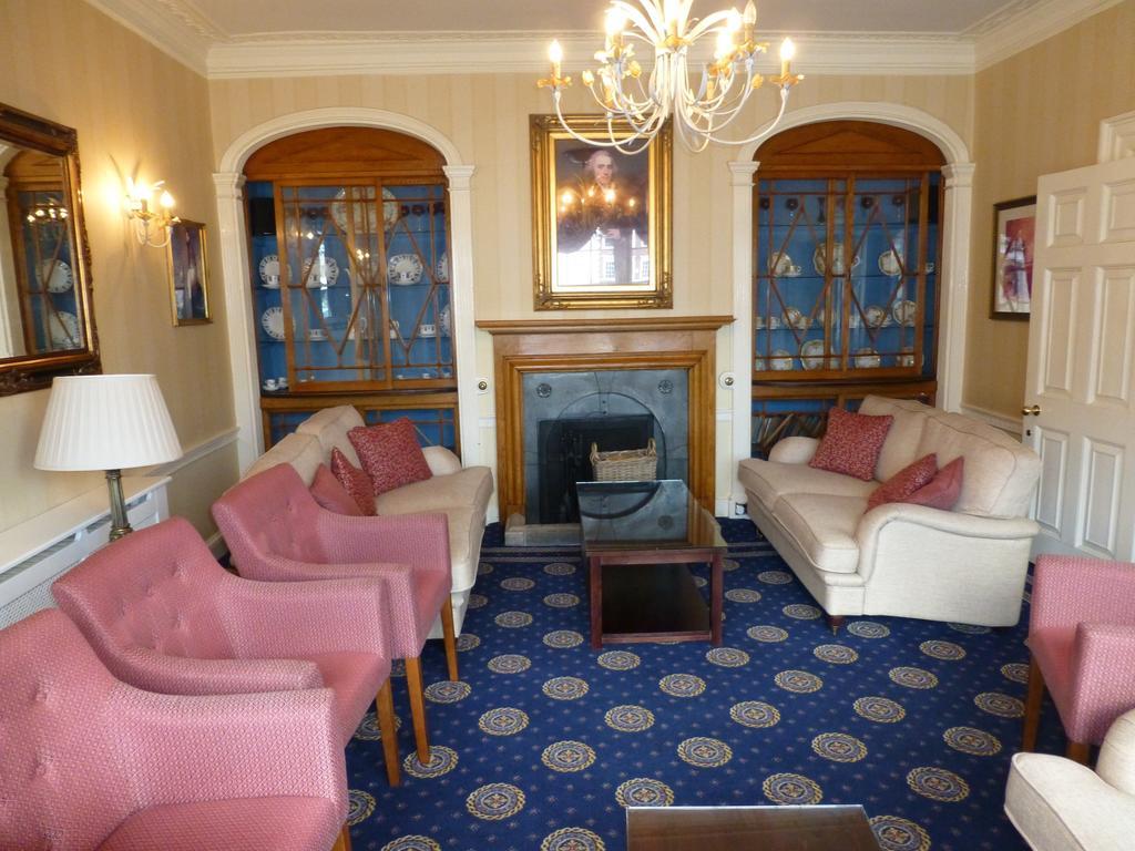 The Bear Hotel Дивайзис Экстерьер фото